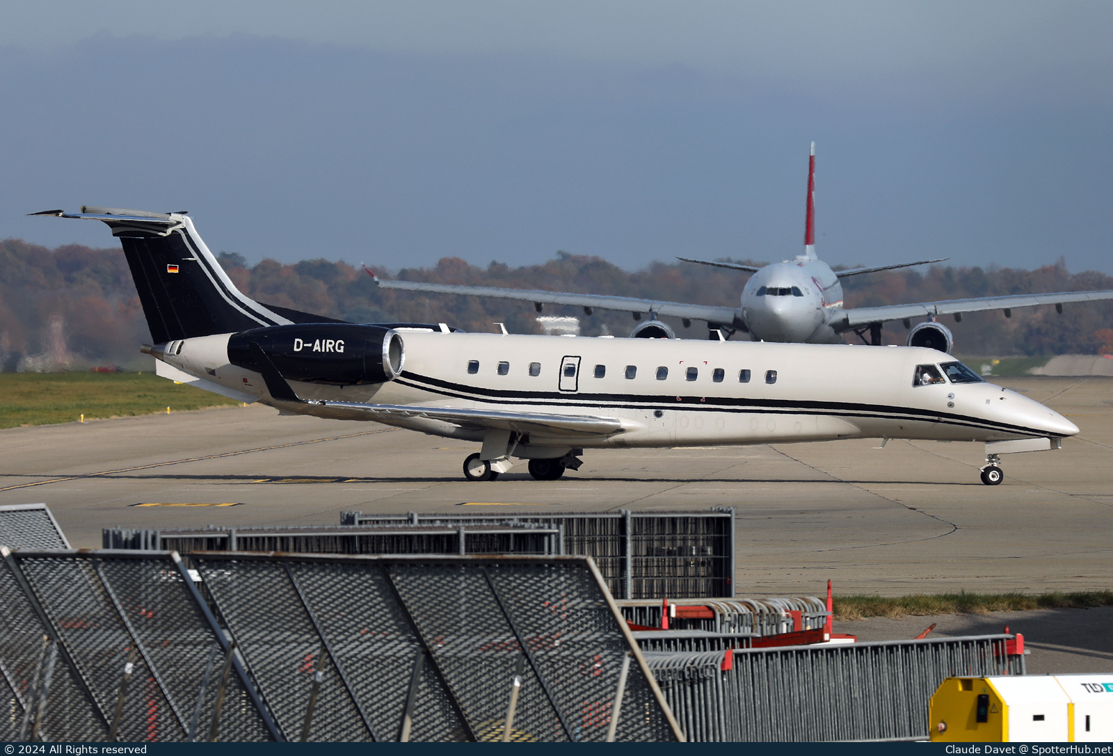 Photo of D-AIRG - Embraer Legacy 650E operated by VistaJet Germany