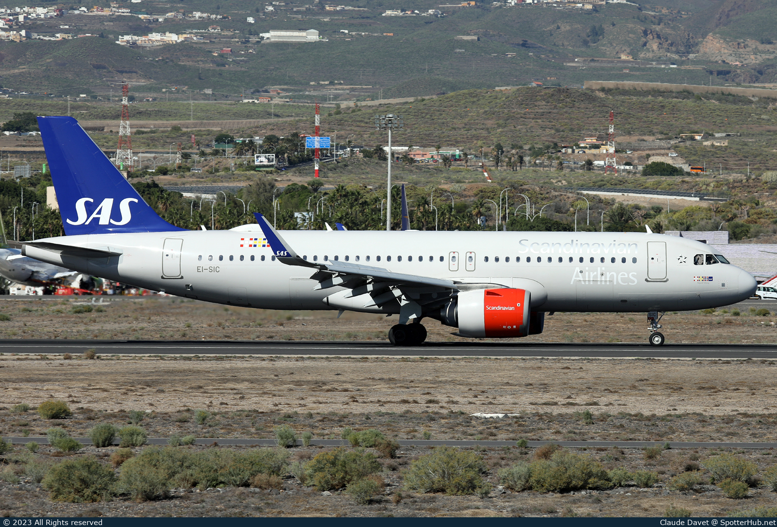 Photo of EI-SIC - Airbus A320-251N operated by SAS Connect