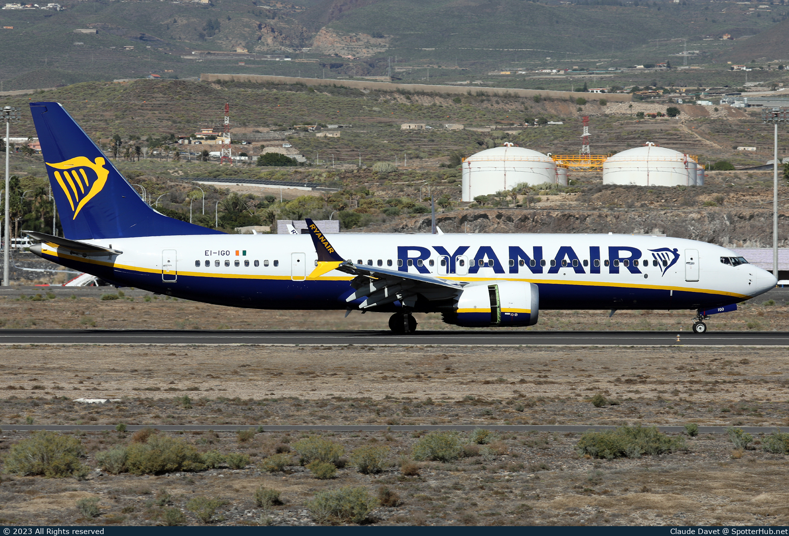 Photo of EI-IGO - Boeing 737 MAX 8-200 operated by Ryanair