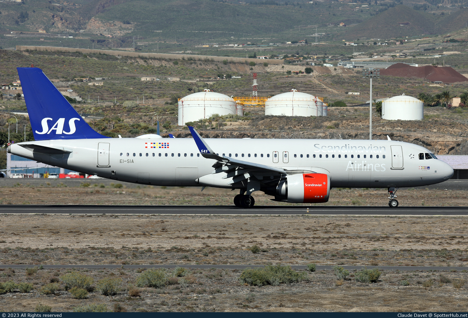 Photo of EI-SIA - Airbus A320-251N operated by SAS Connect