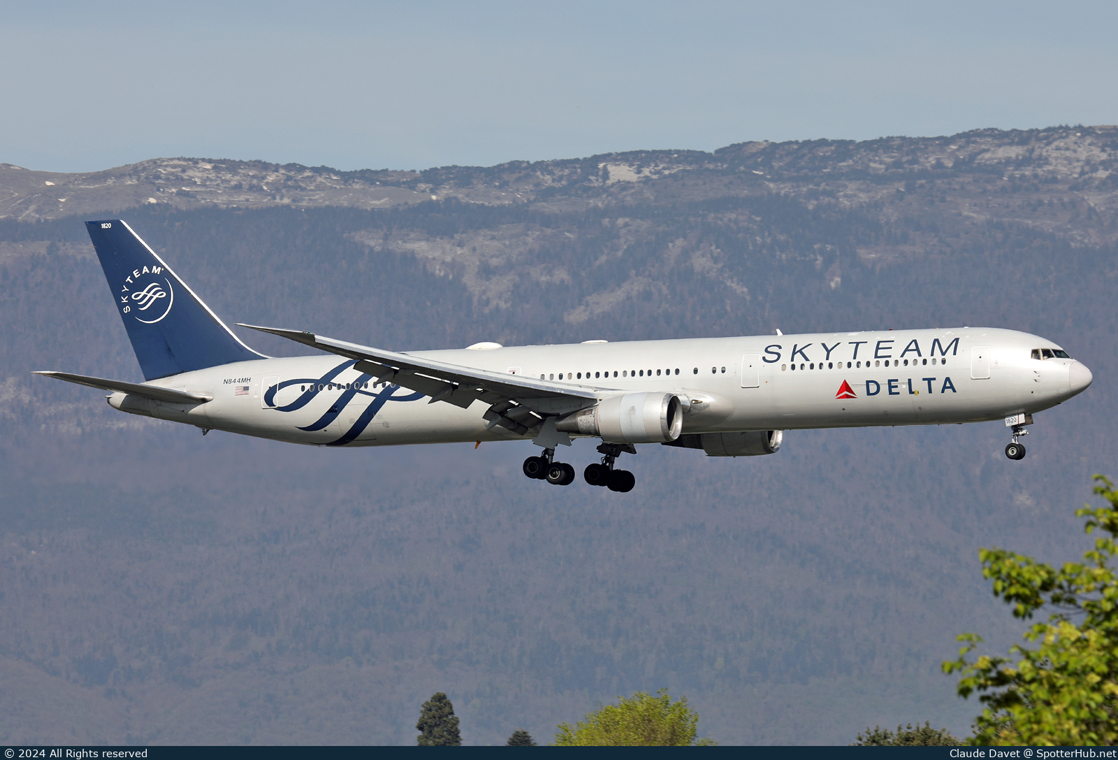 Photo of N844MH - Boeing 767-432(ER) operated by Delta Air Lines