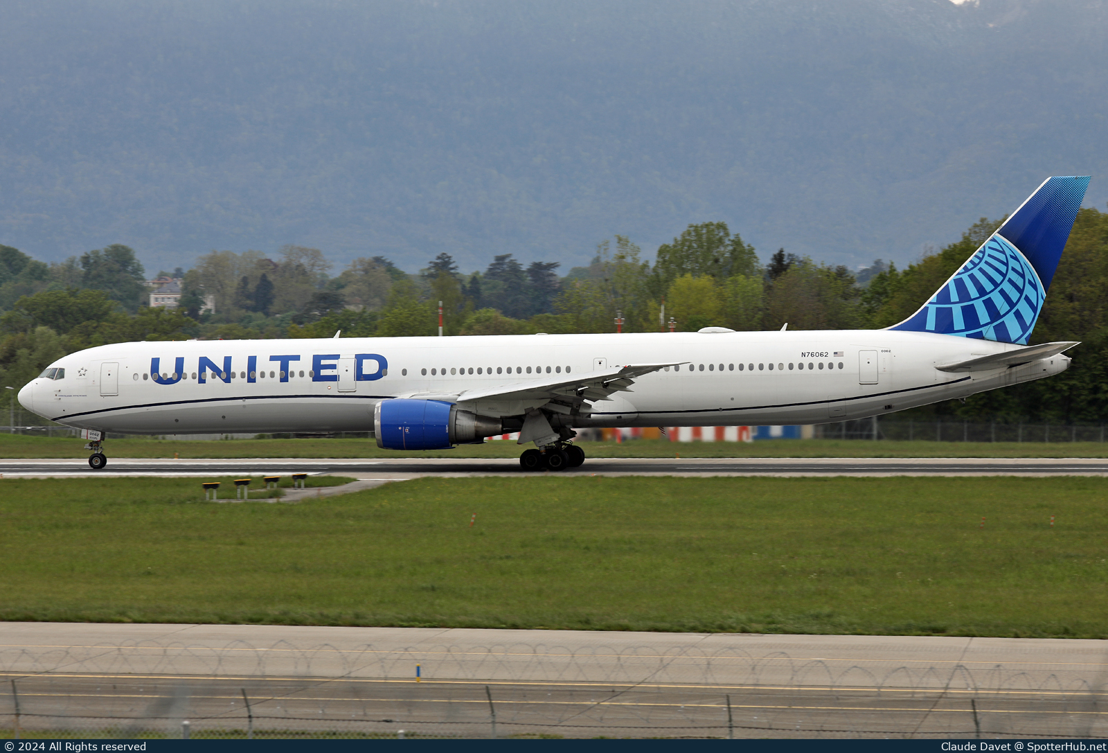 Photo of N76062 - Boeing 767-424(ER) operated by United Airlines