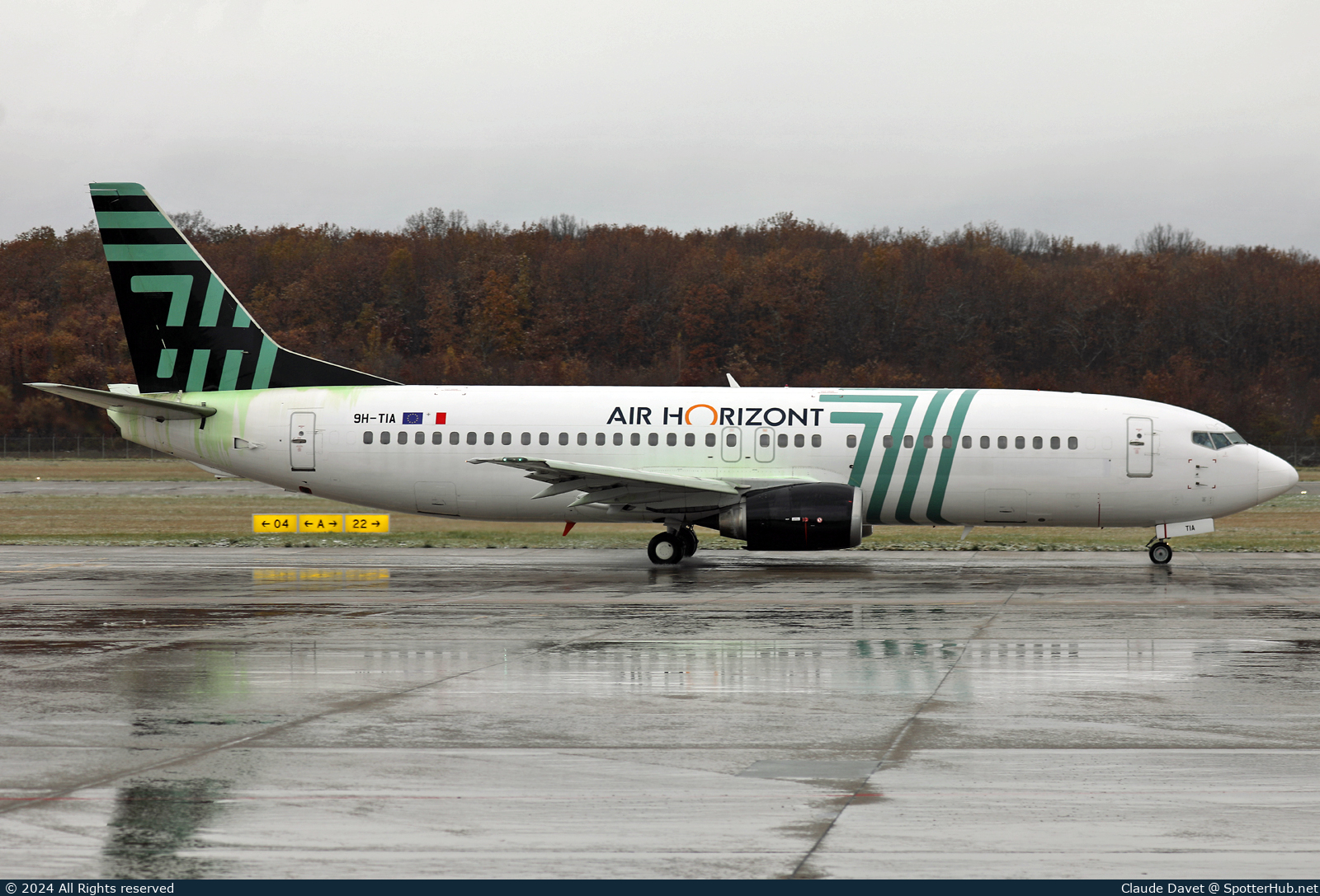 Photo of 9H-TIA - Boeing 737-430 operated by Air Horizont
