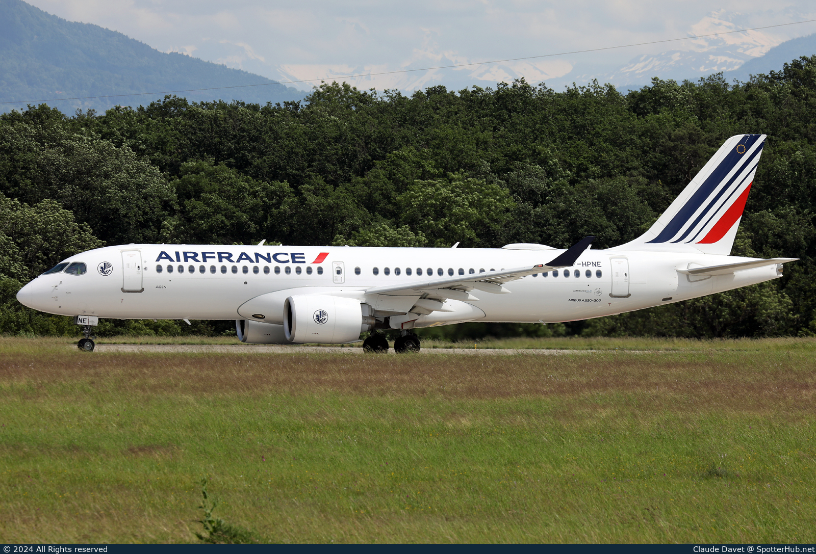 Photo of F-HPNE - Airbus A220-300 operated by Air France