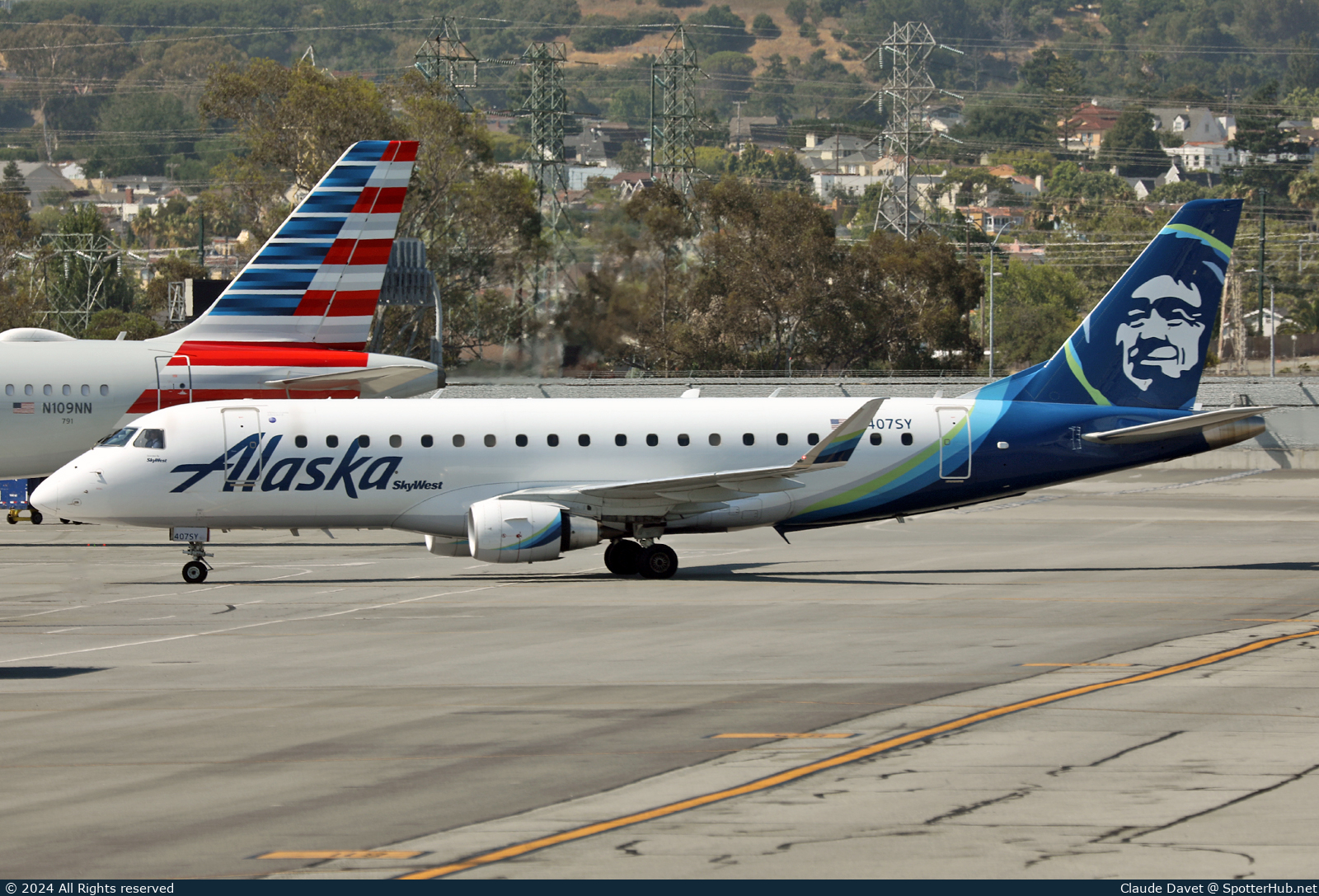 Photo of N407SY - Embraer ERJ-175LR operated by Alaska Airlines (opb Skywest Airlines)