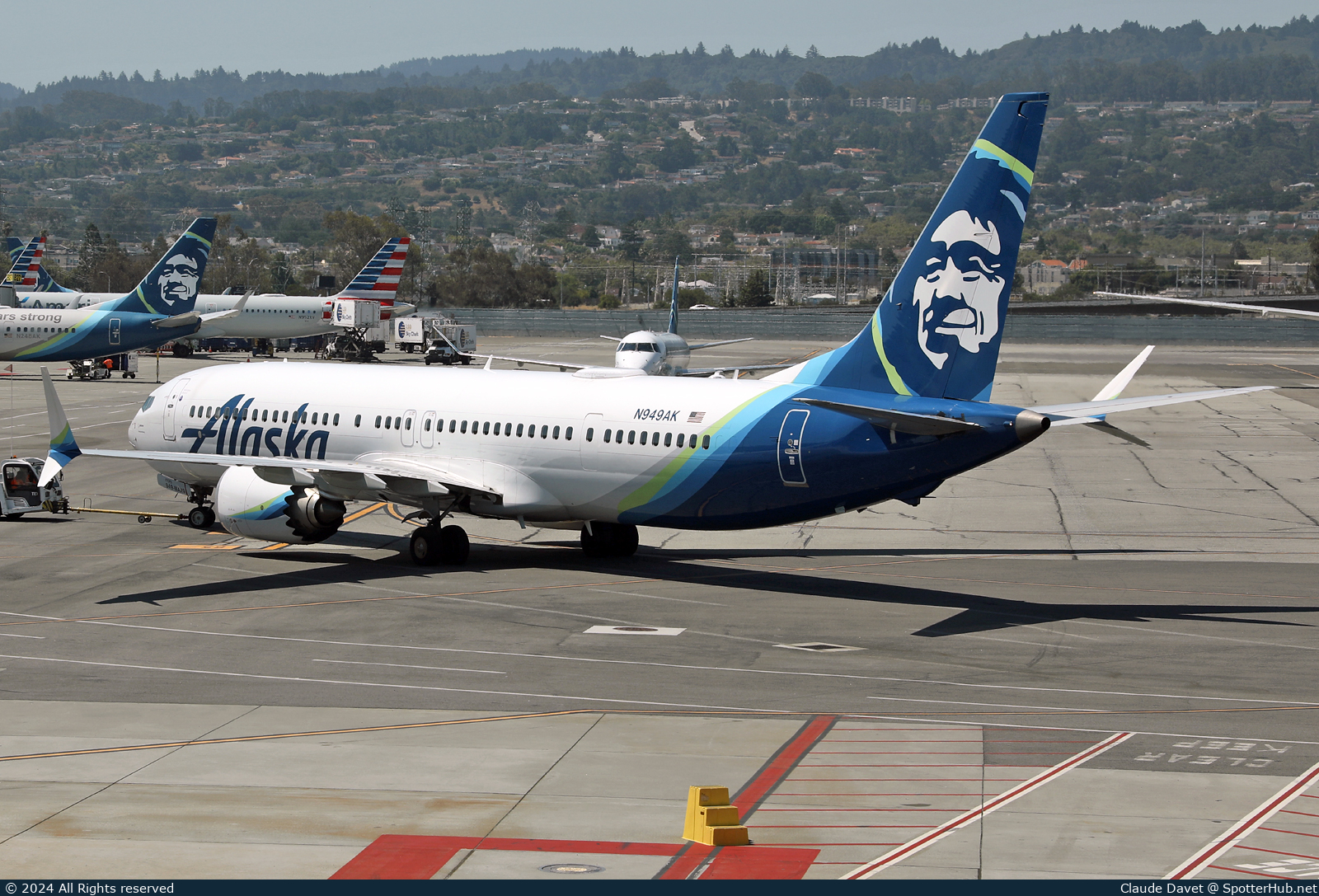 Photo of N949AK - Boeing 737 MAX 9 operated by Alaska Airlines