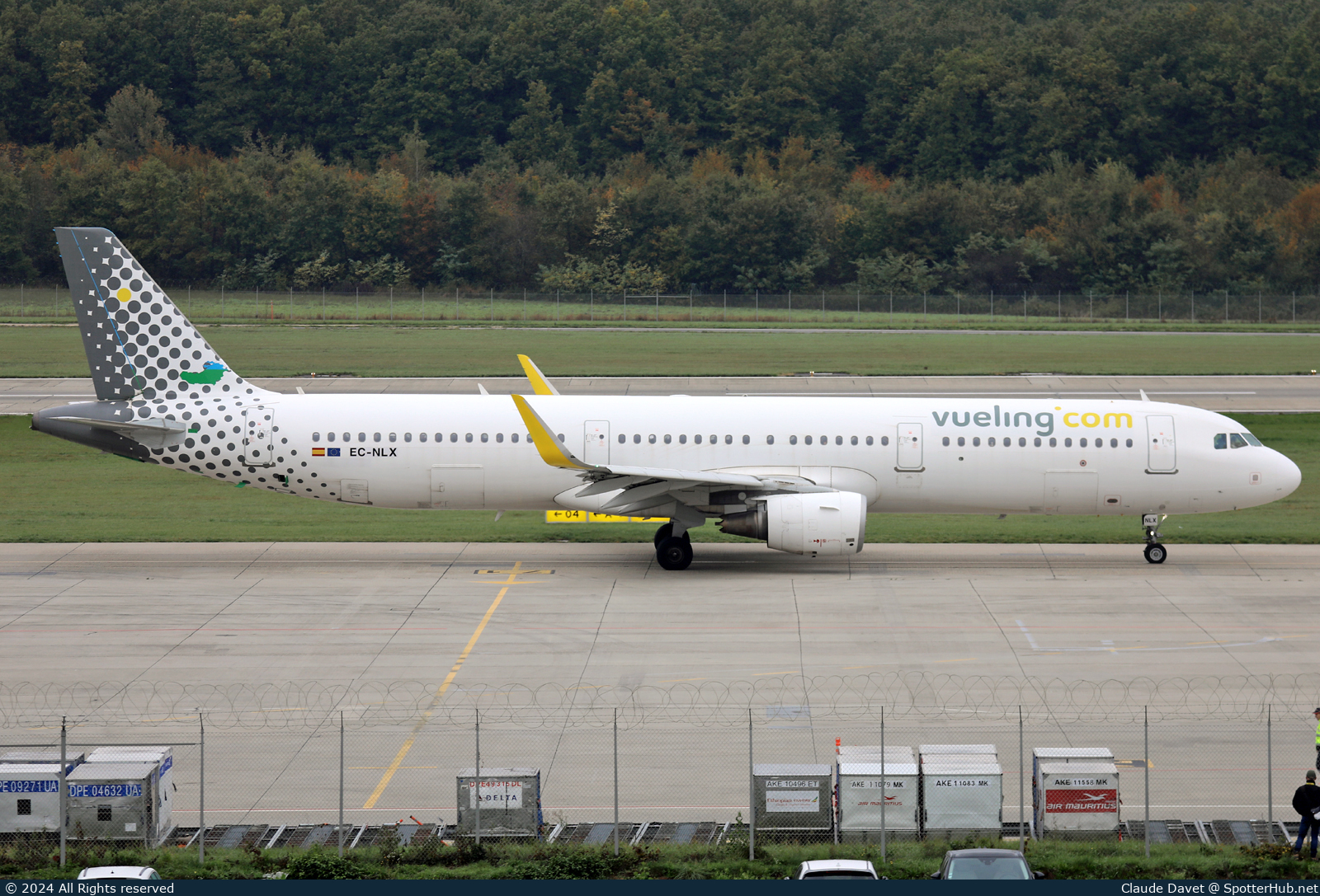 Photo of EC-NLX - Airbus A321-211 operated by Vueling