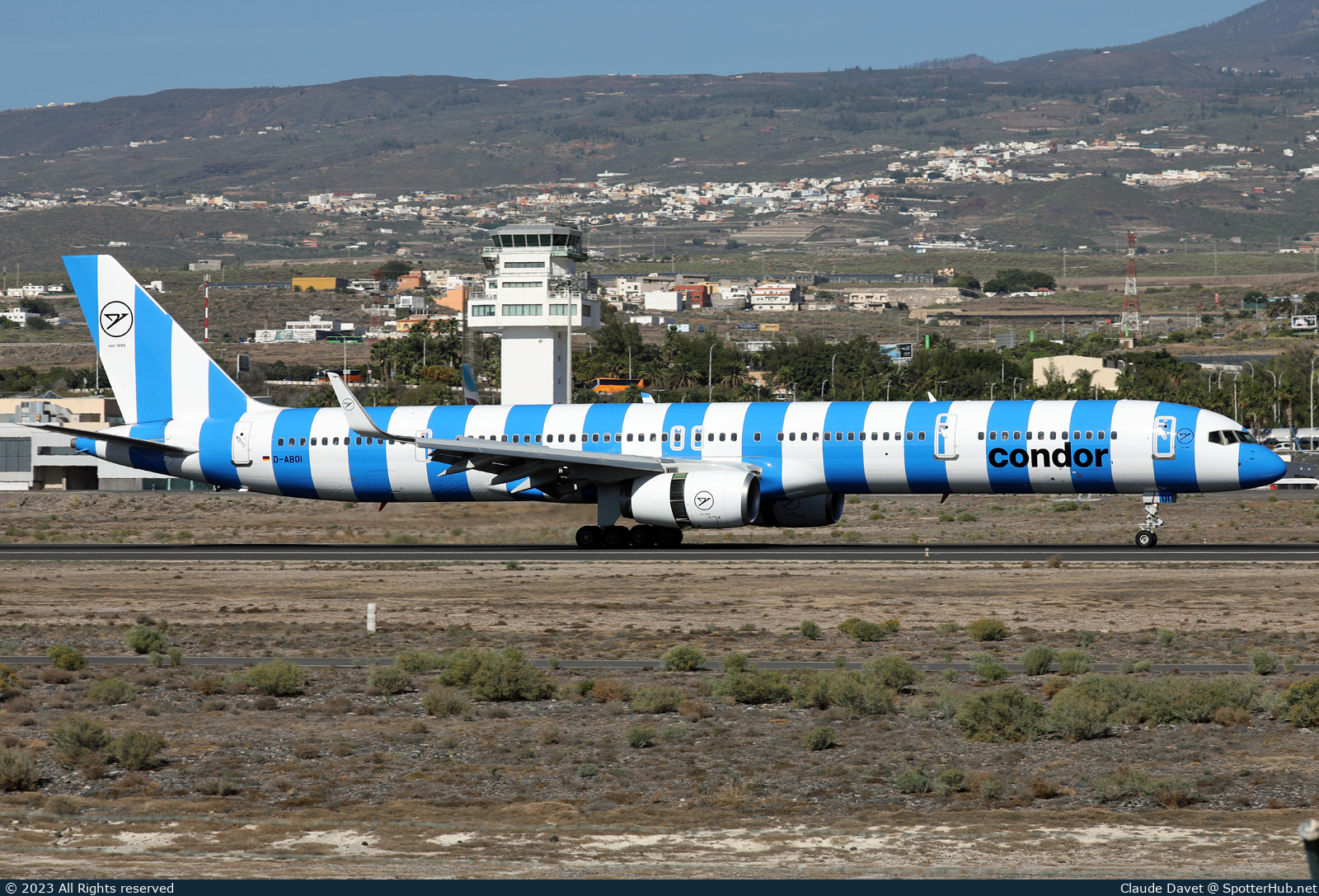 Photo of D-ABOI - Boeing 757-330 operated by Condor
