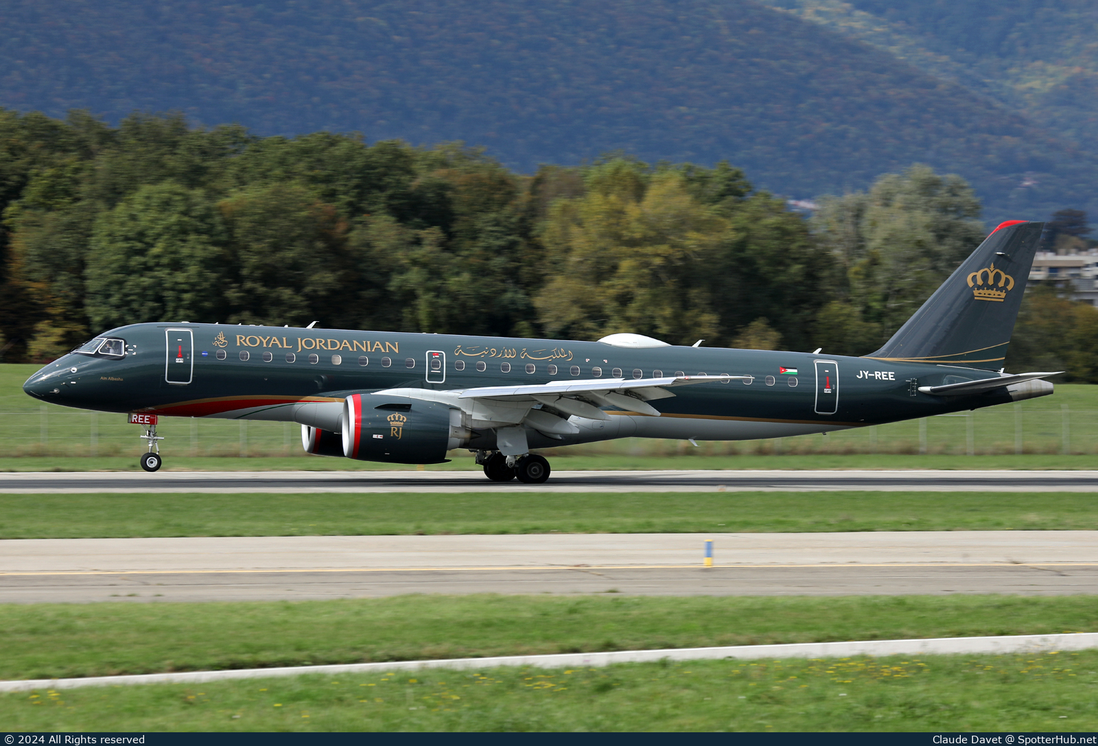 Photo of JY-REE - Embraer ERJ-190-E2 operated by Royal Jordanian Airlines