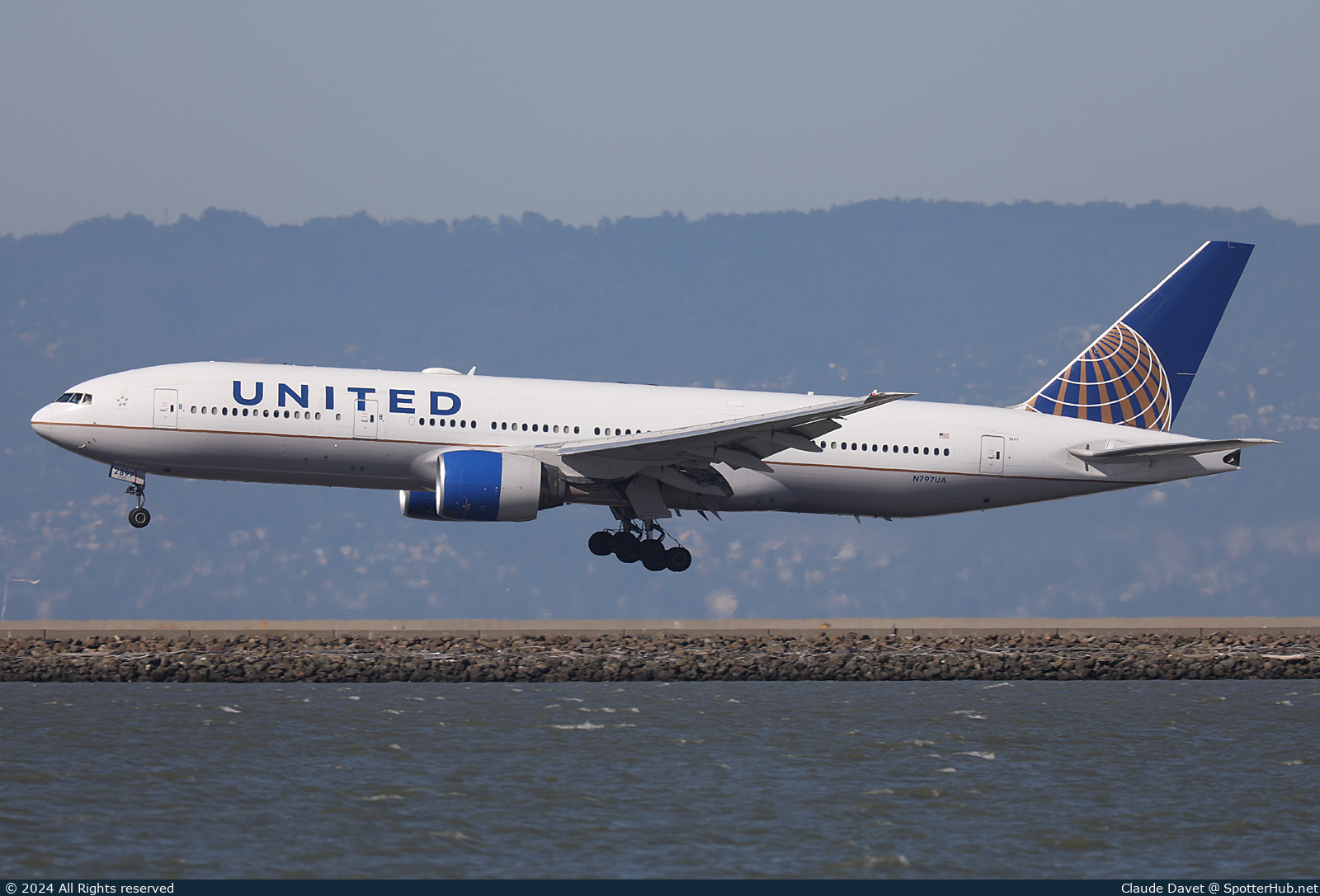 Photo of N797UA - Boeing 777-222(ER) operated by United Airlines