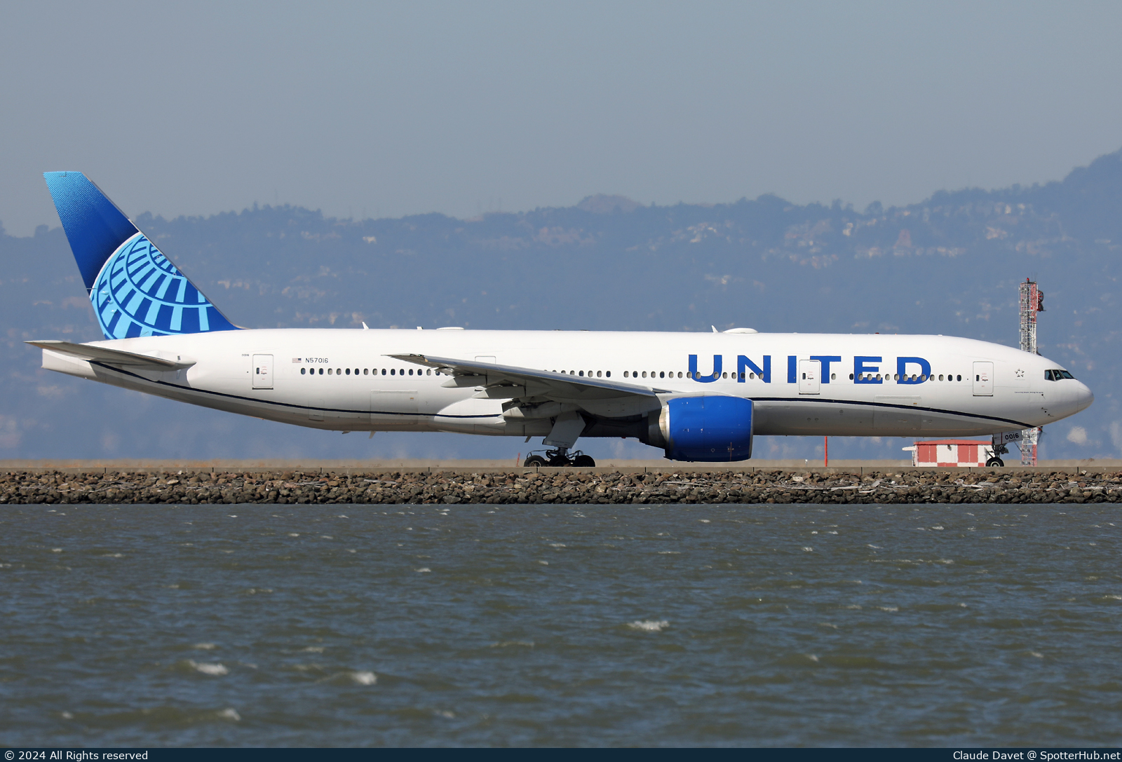 Photo of N57016 - Boeing 777-224(ER) operated by United Airlines