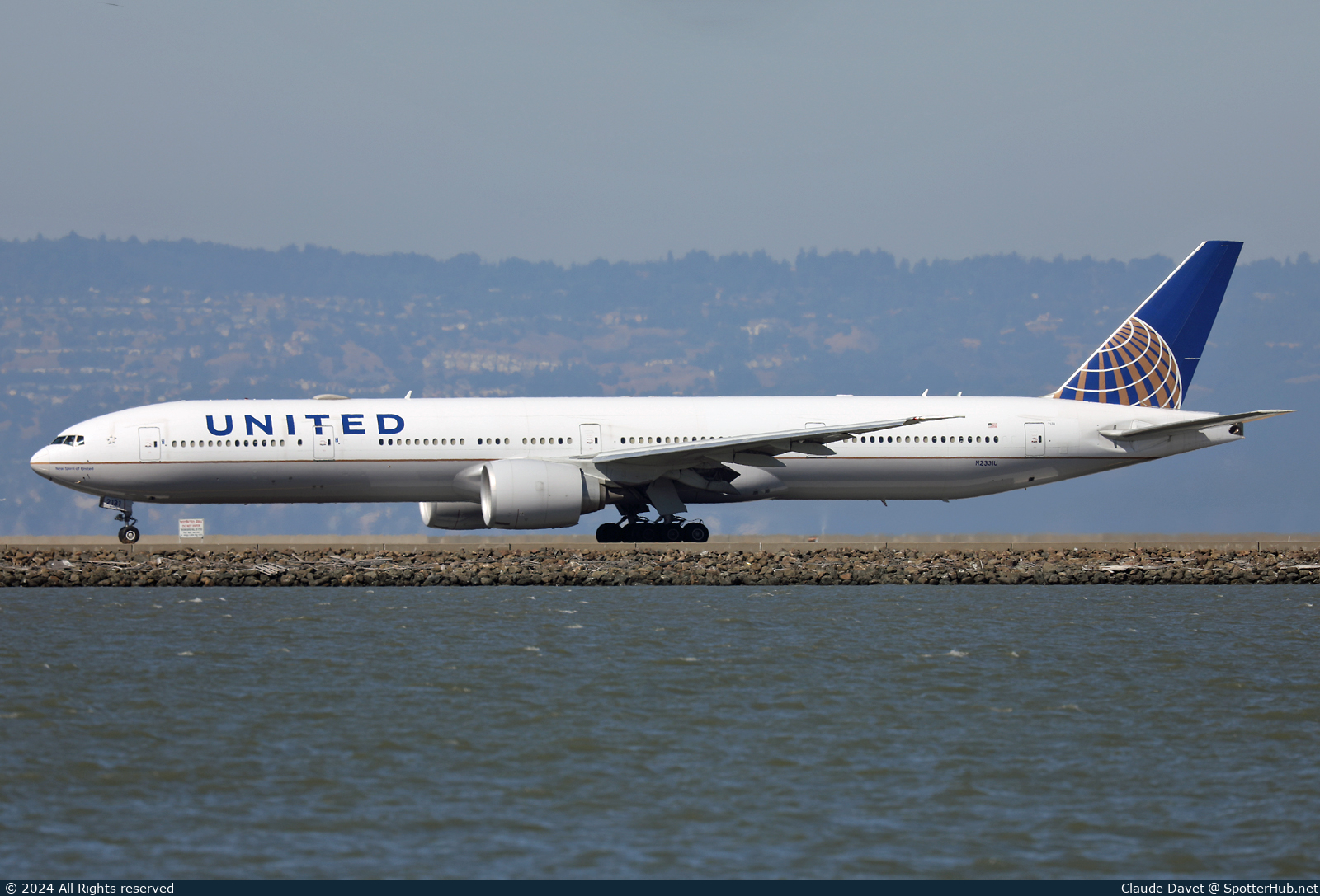 Photo of N2331U - Boeing 777-322(ER) operated by United Airlines