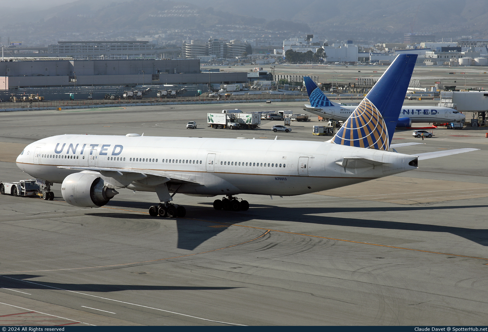 Photo of N78013 - Boeing 777-224(ER) operated by United Airlines