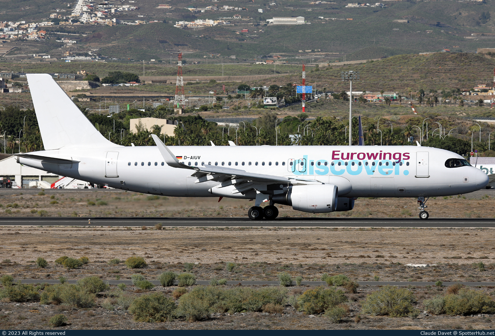 Photo of D-AIUV - Airbus A320-214 operated by Eurowings Discover
