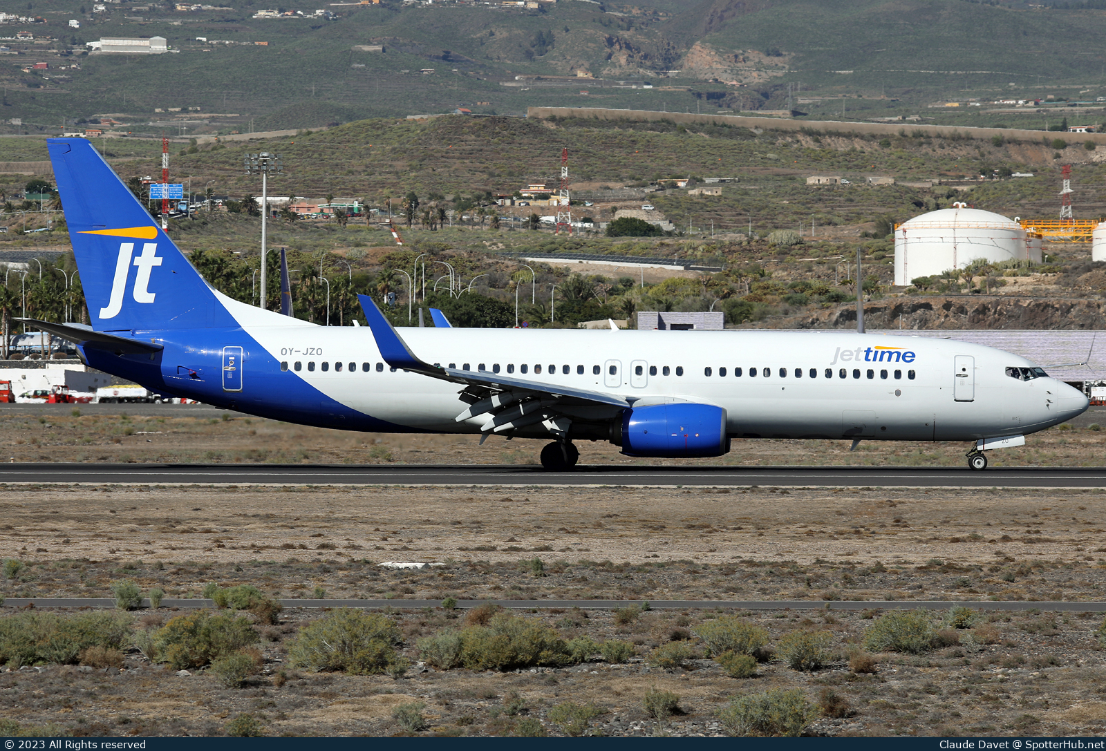 Photo of OY-JZO - Boeing 737-8U3 operated by Jettime