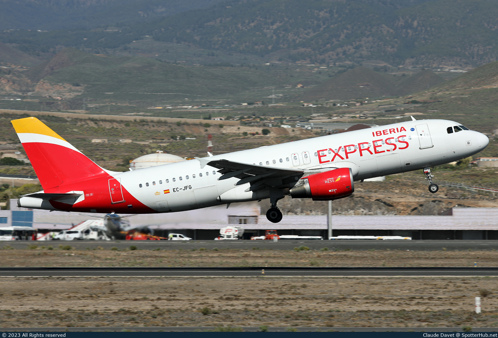 Photo of EC-JFG - Airbus A320-214 operated by Iberia Express