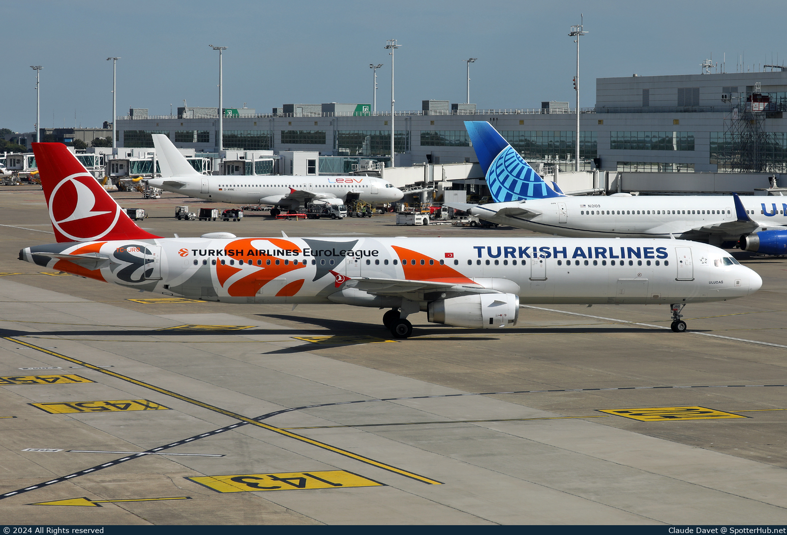 Photo of TC-JRO - Airbus A321-231 operated by Turkish Airlines