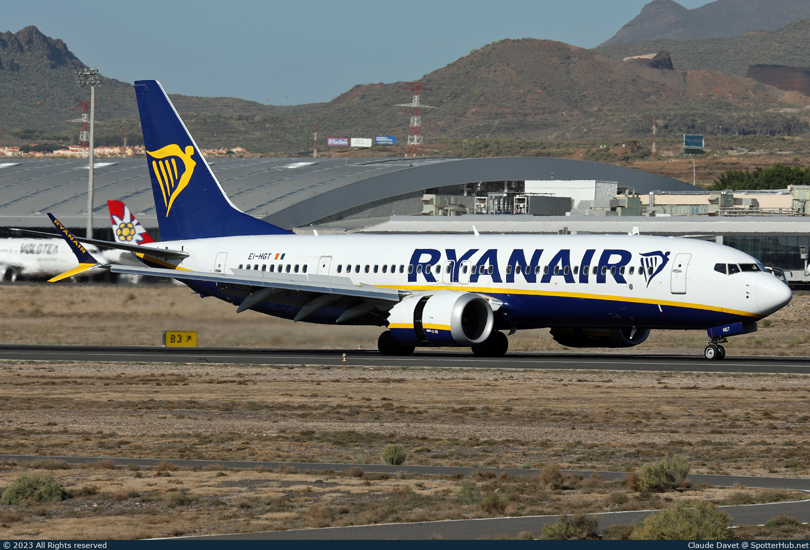 Photo of EI-HGT - Boeing 737 MAX 8-200 operated by Ryanair