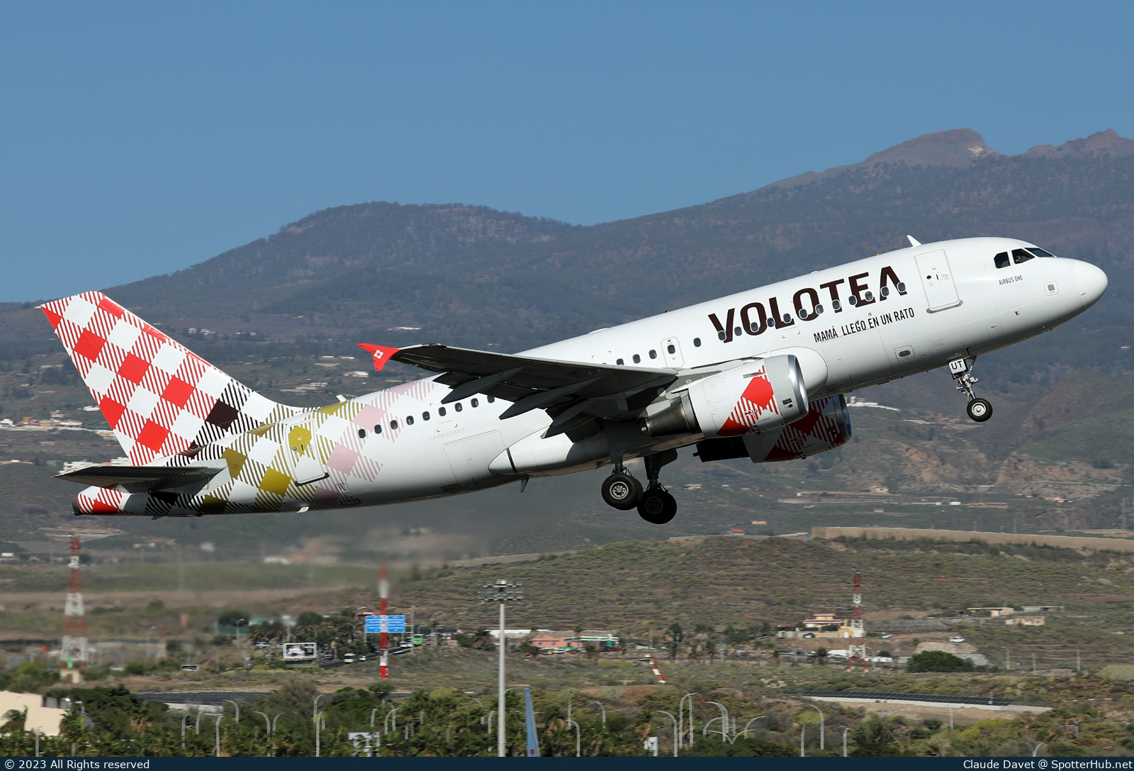 Photo of EC-MUT - Airbus A319-111 operated by Volotea