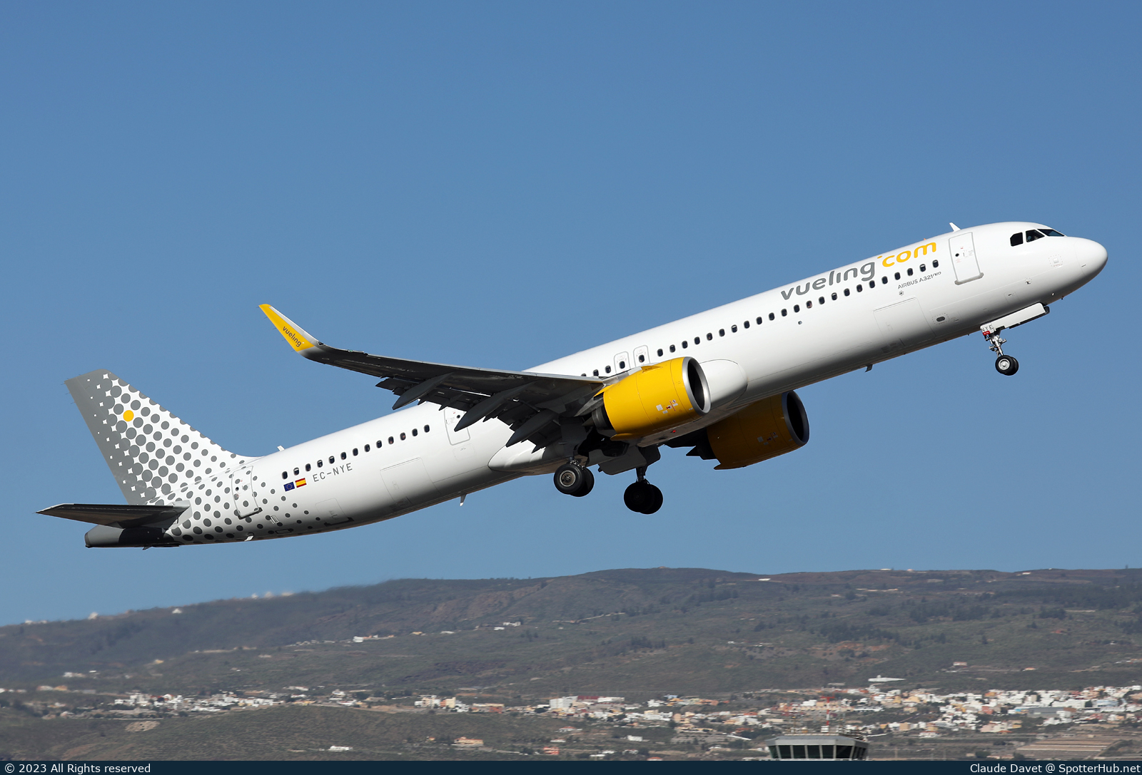 Photo of EC-NYE - Airbus A321-271NX operated by Vueling