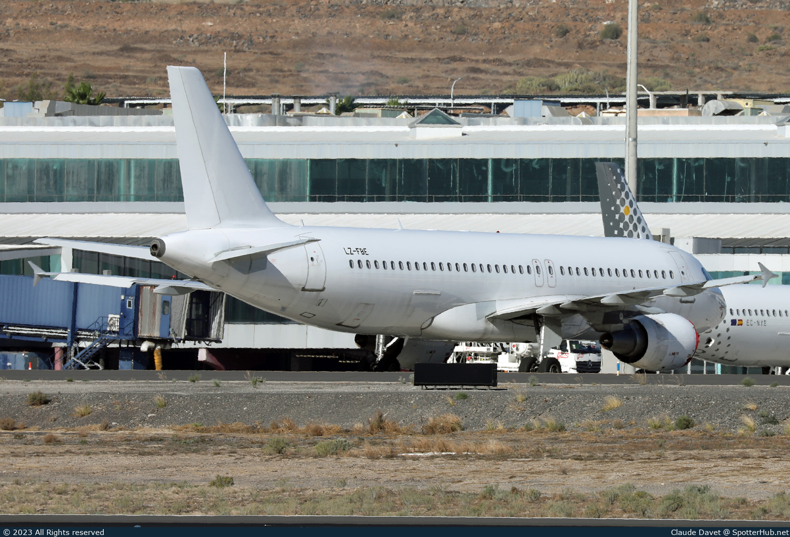 Photo of LZ-FBE - Airbus A320-214 operated by Bul Air