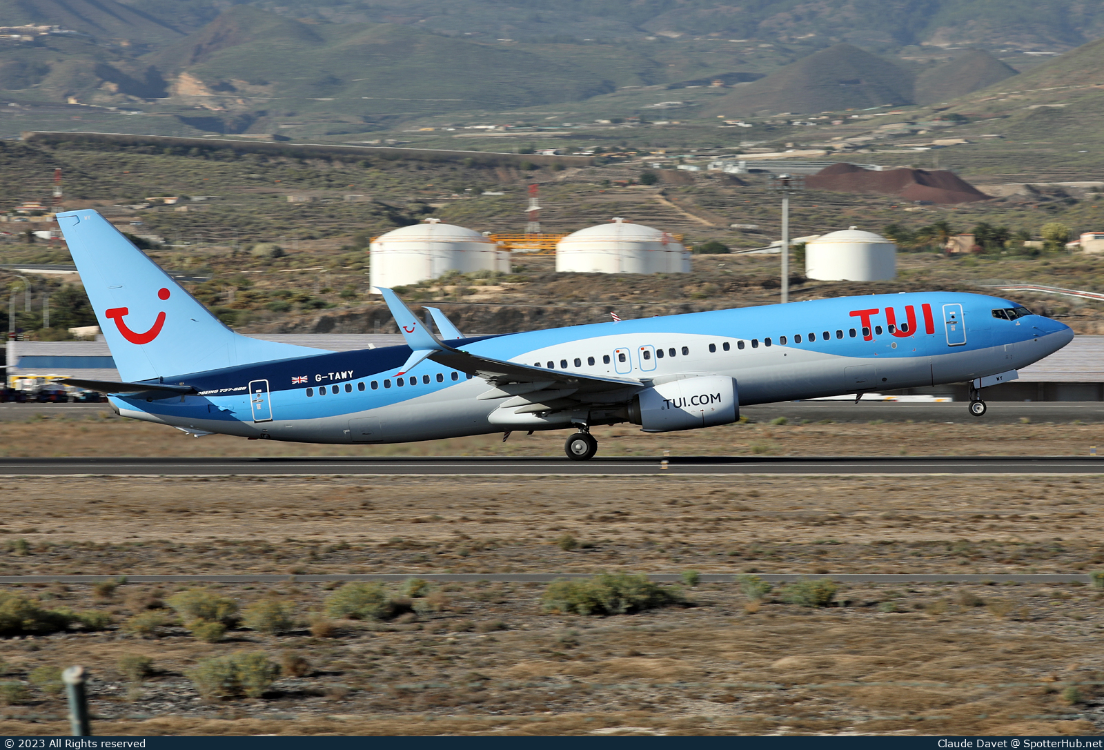 Photo of G-TAWY - Boeing 737-8K5 operated by TUI Airways