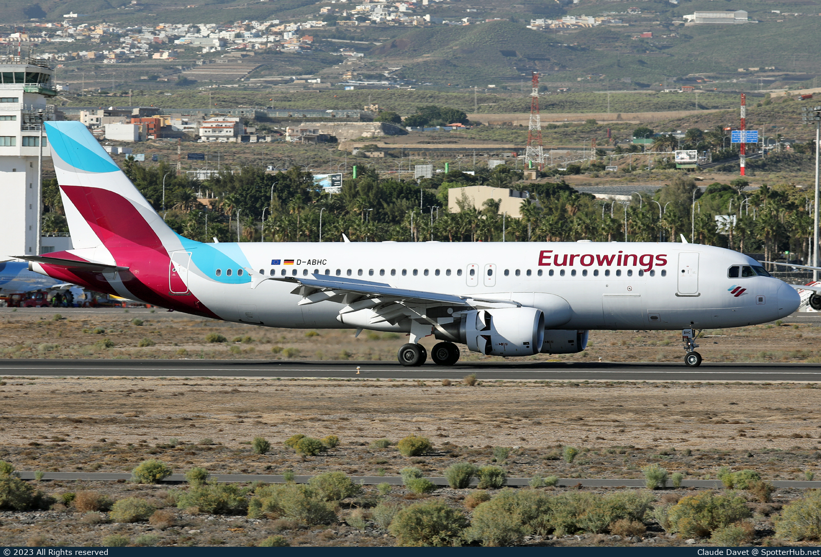 Photo of D-ABHC - Airbus A320-214 operated by Eurowings