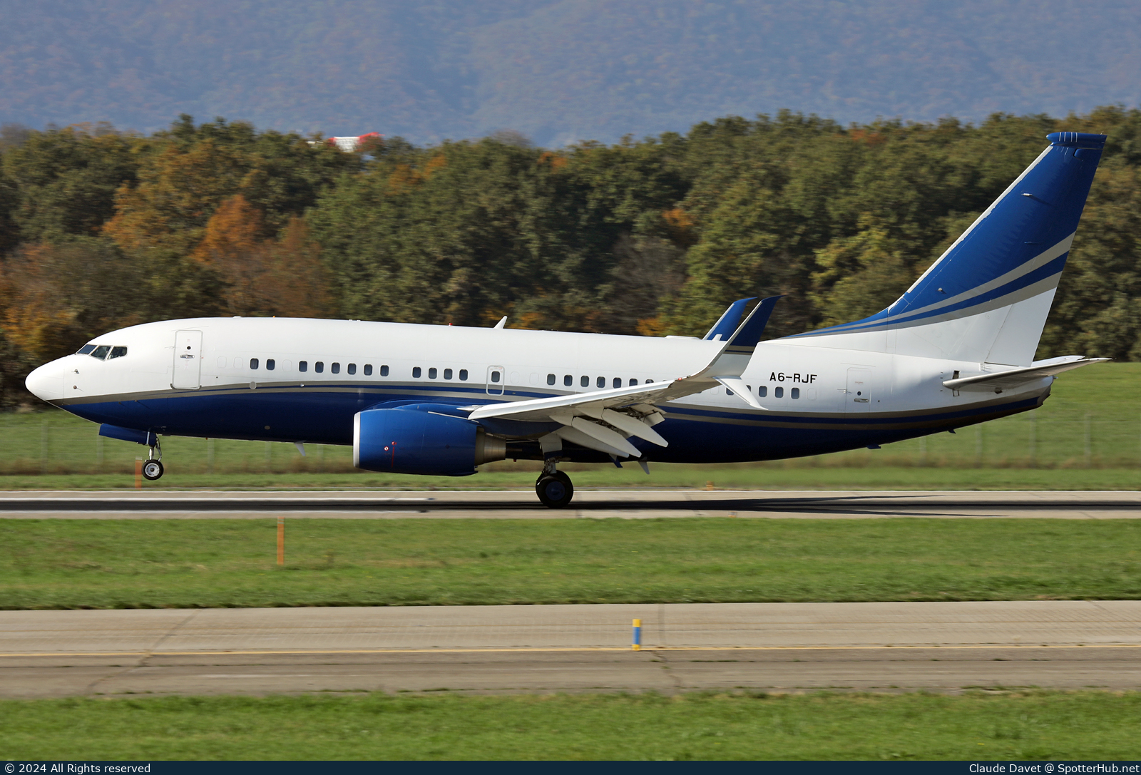 Photo of A6-RJF - Boeing 737-7JZ(BBJ) operated by Royal Jet