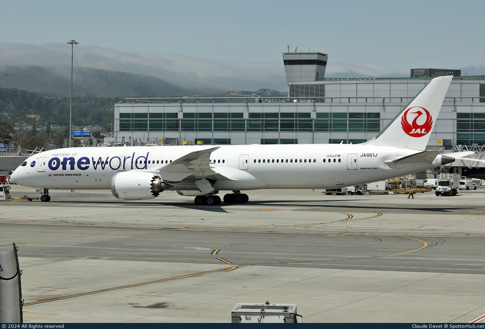 Photo of JA861J - Boeing 787-9 Dreamliner operated by Japan Airlines