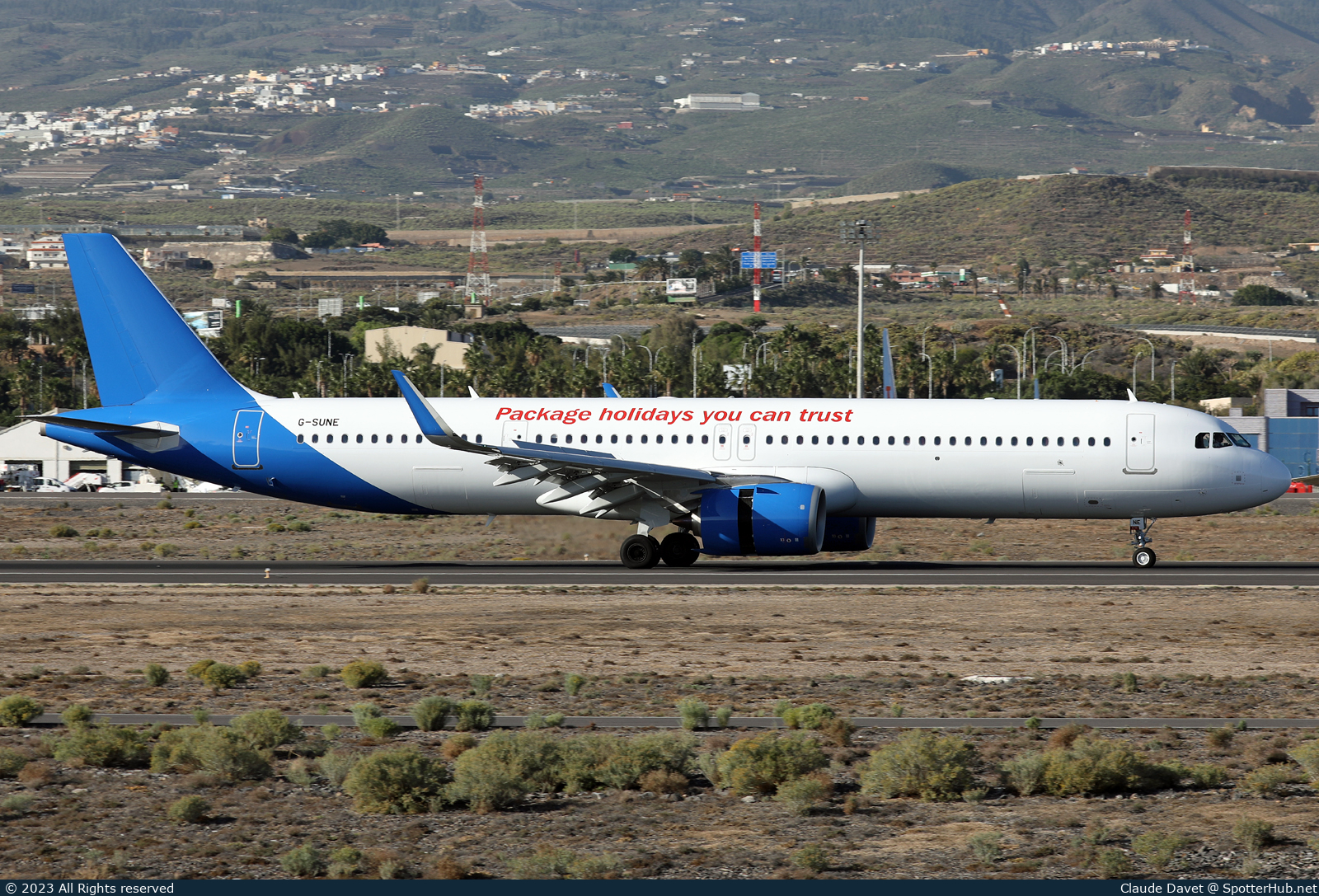 Photo of G-SUNE - Airbus A321-251NX operated by Jet2