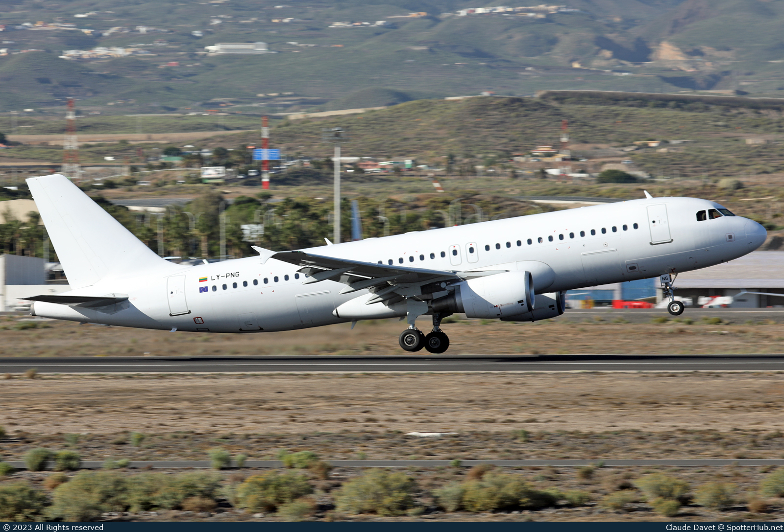 Photo of LY-PNG - Airbus A320-214 operated by Heston Airlines