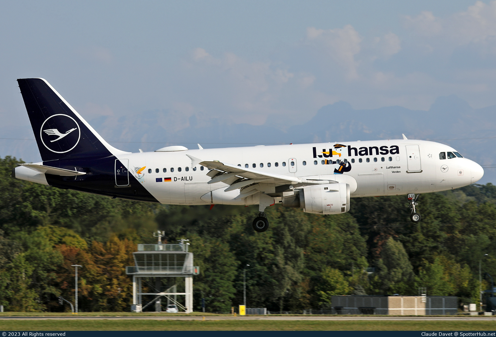 Photo of D-AILU - Airbus A319-114 operated by Lufthansa