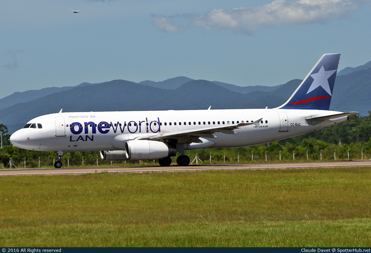 Photo of CC-BAC - Airbus A320-233 at Hercílio Luz International