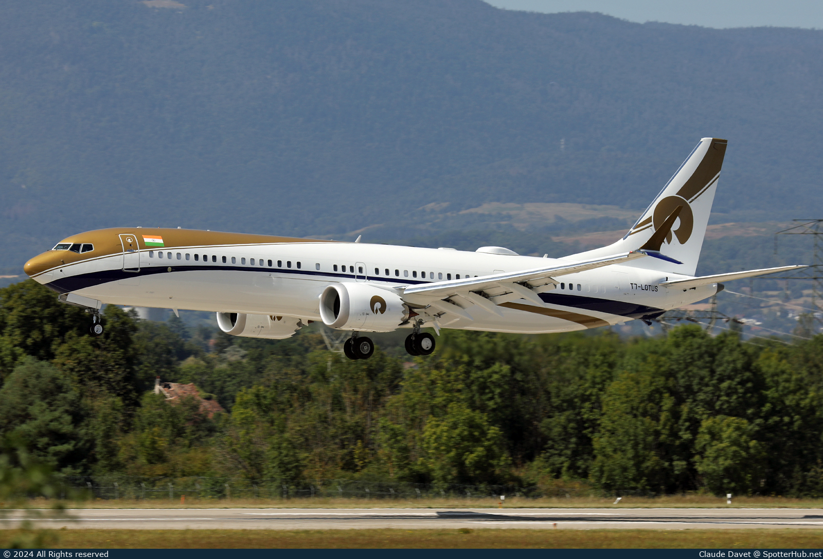 Photo of T7-LOTUS - Boeing 737 MAX 9(BBJ) operated by Reliance Industries