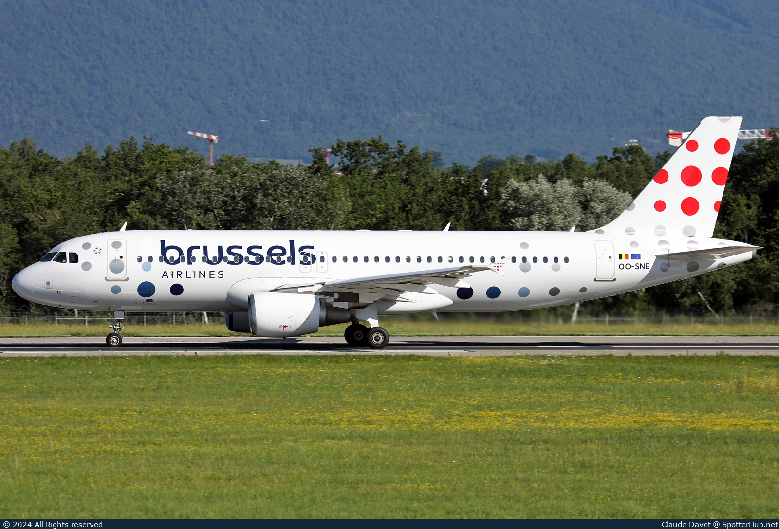Photo of OO-SNE - Airbus A320-214 operated by Brussels Airlines