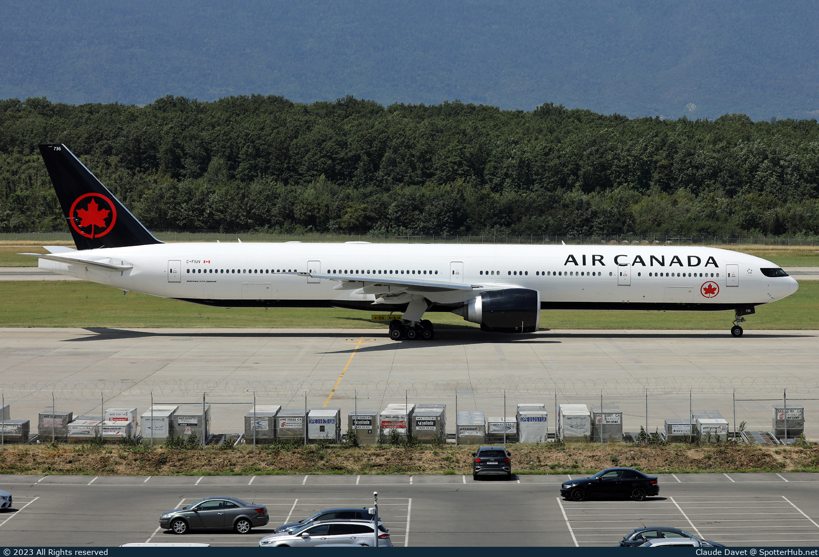 Photo of C-FIUV - Boeing 777-333(ER) operated by Air Canada
