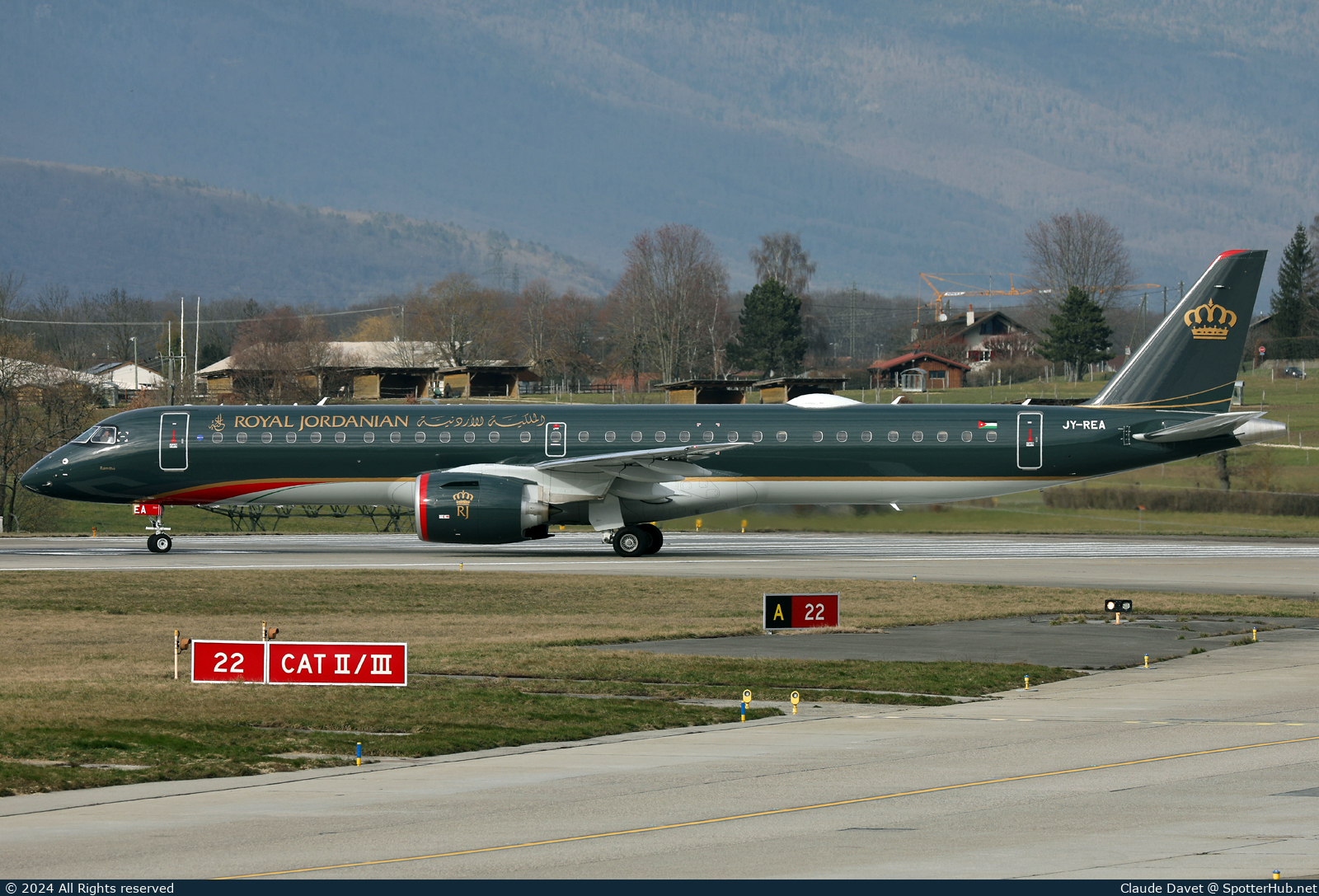 Photo of JY-REA - Embraer ERJ-195-E2 operated by Royal Jordanian Airlines