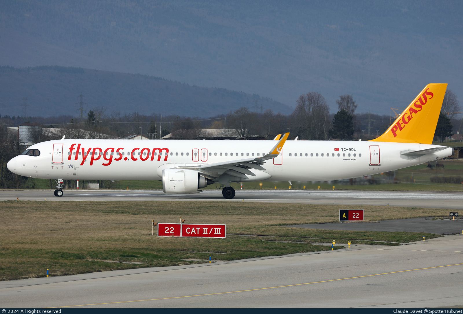 Photo of TC-RDL - Airbus A321-251NX operated by Pegasus Airlines