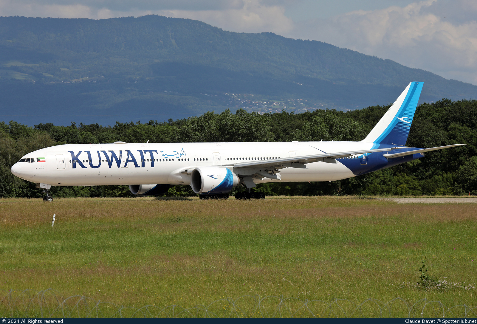 Photo of 9K-AOK - Boeing 777-369(ER) operated by Kuwait Airways