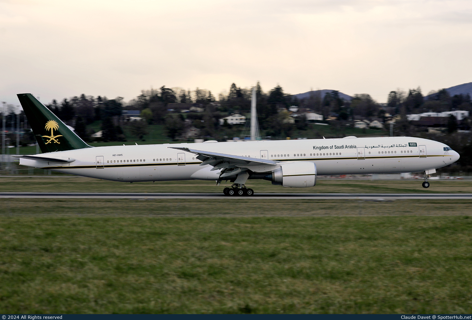 Photo of HZ-HM5 - Boeing 777-3FG(ER) operated by Saudi Royal Flight