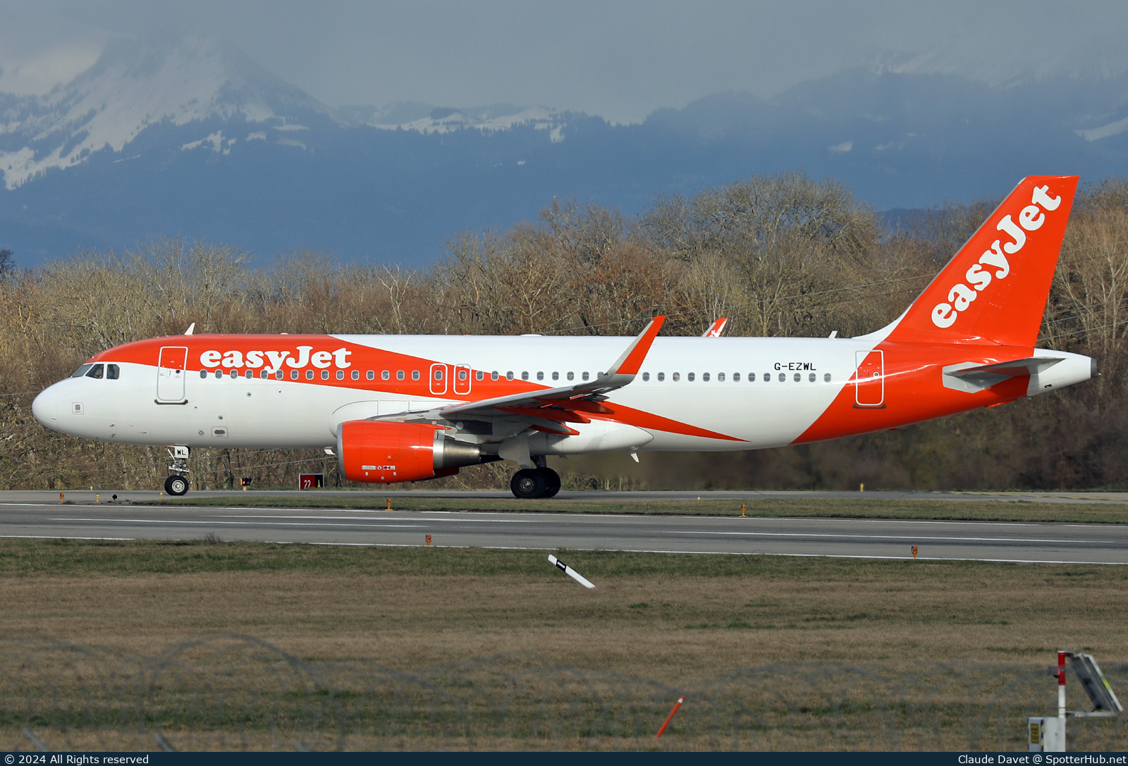 Photo of G-EZWL - Airbus A320-214 operated by easyJet