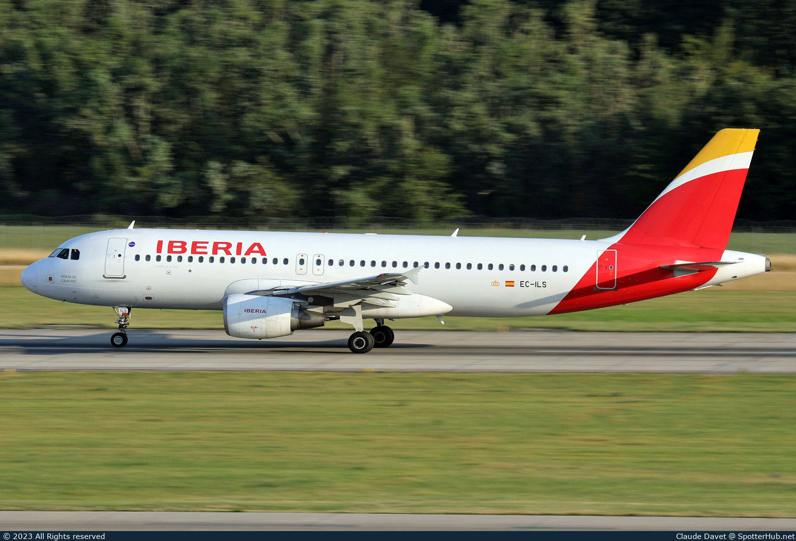 Photo of EC-ILS - Airbus A320-214 operated by Iberia