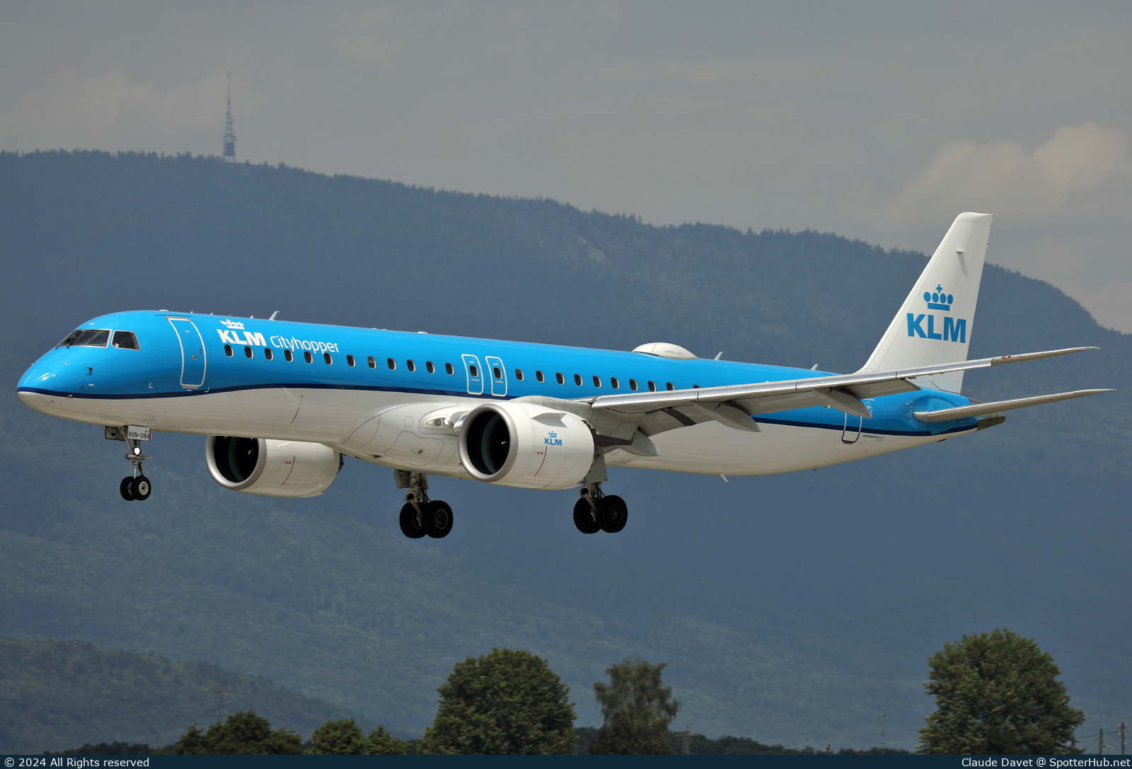 Photo of PH-NXN - Embraer ERJ-195-E2 operated by KLM Cityhopper