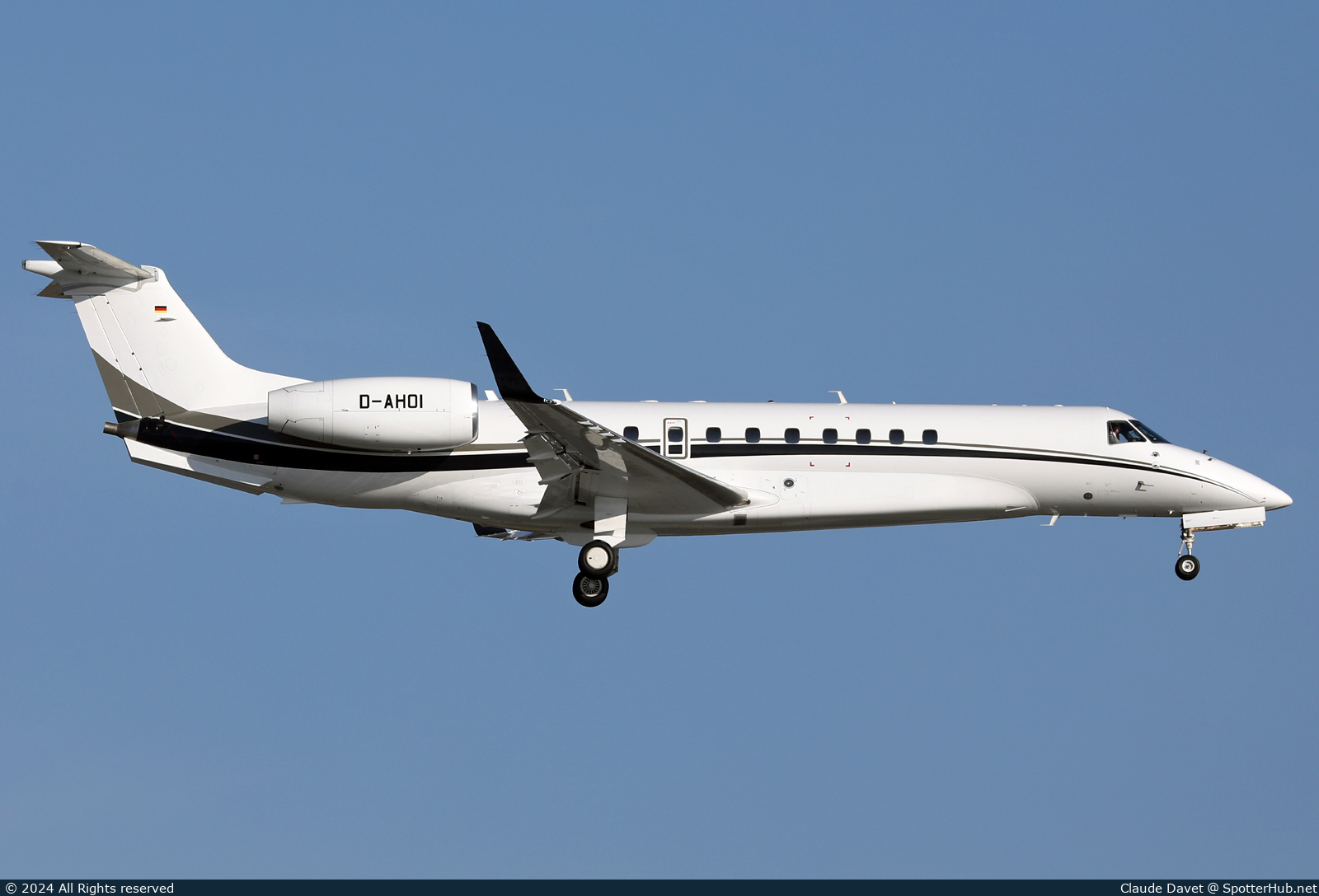 Photo of D-AHOI - Embraer Legacy 650 operated by VistaJet Germany