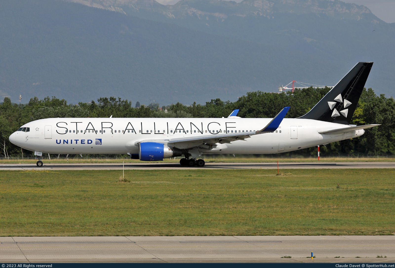 Photo of N653UA - Boeing 767-322(ER) operated by United Airlines