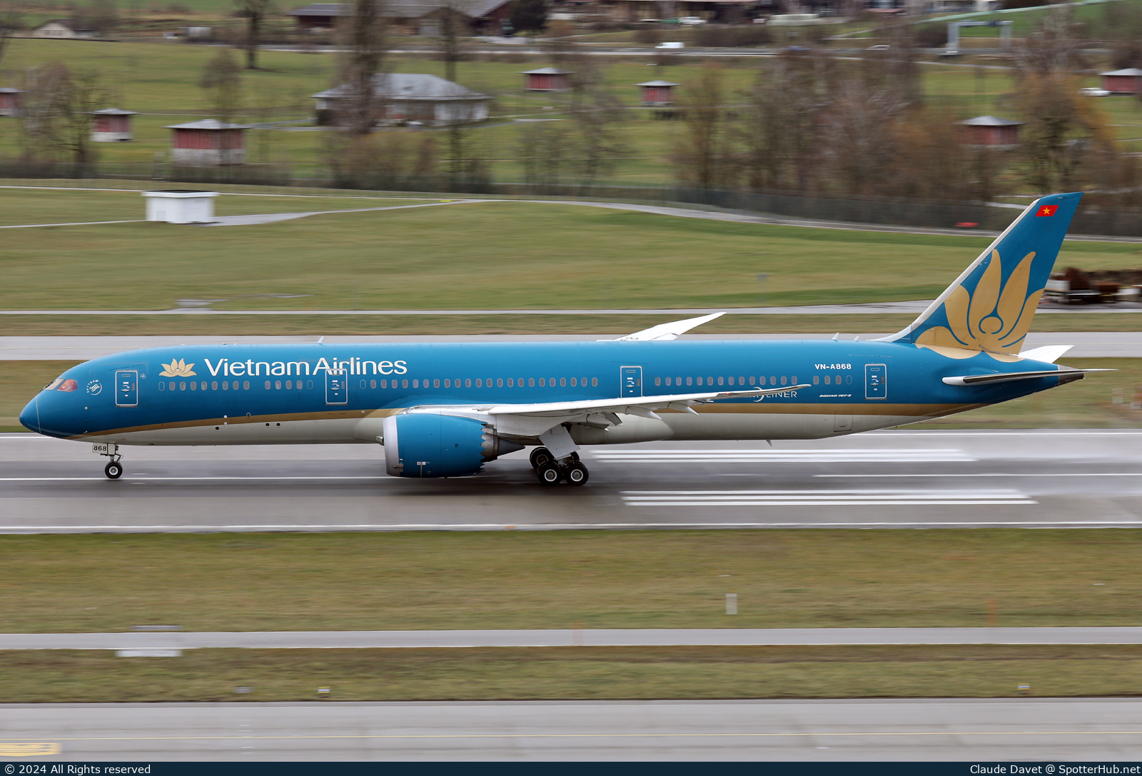 Photo of VN-A868 - Boeing 787-9 Dreamliner operated by Vietnam Airlines