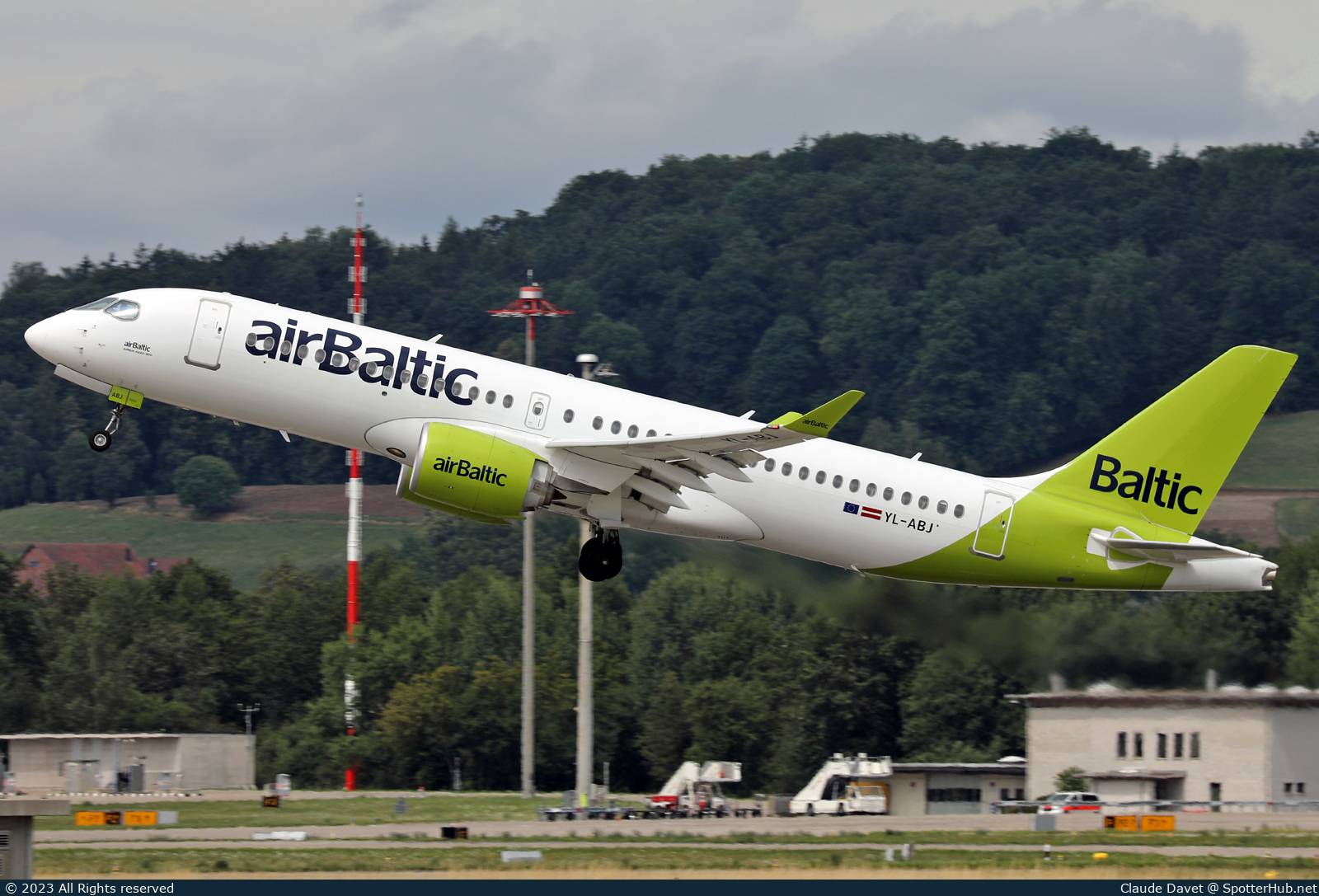 Photo of YL-ABJ - Airbus A220-300 operated by airBaltic