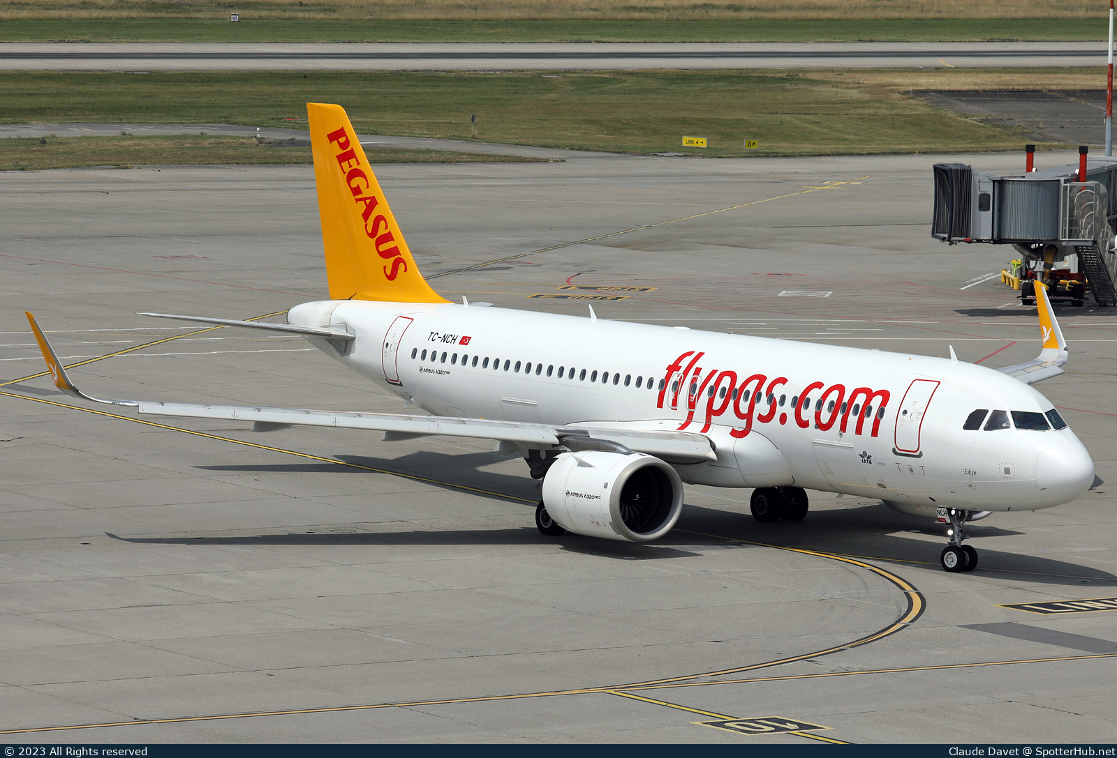 Photo of TC-NCH - Airbus A320-251N operated by Pegasus Airlines