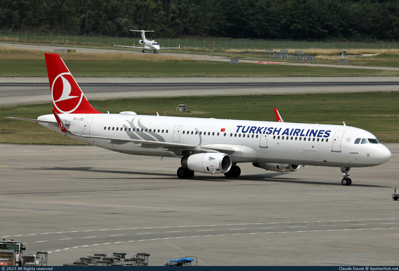 Photo of TC-LTD - Airbus A321-271NX operated by Turkish Airlines