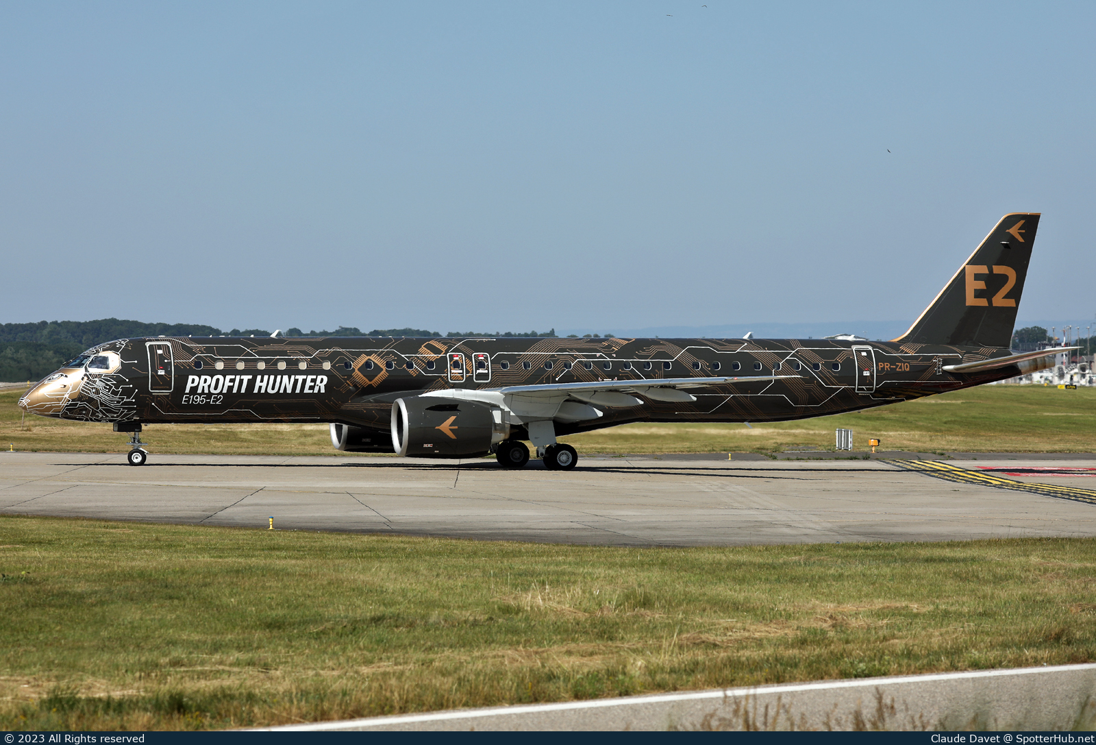 Photo of PR-ZIQ - Embraer ERJ-195-E2 operated by Embraer